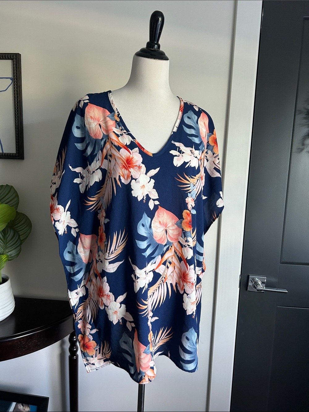 Pacific beach M swim cover Navy Tropical Floral white pink coral V-Neck Tunic